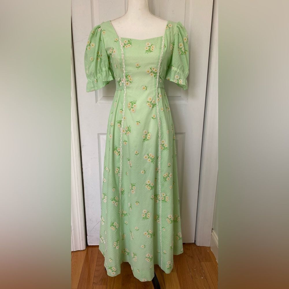 1970s Flower Power Maxi Dress with Daisies